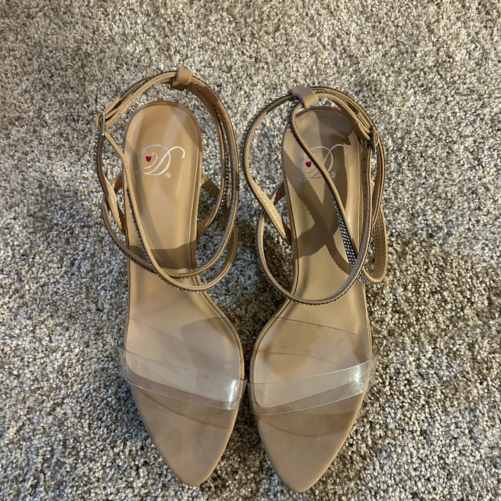 Elegant Tan Strappy Heels 4 in heels size 11